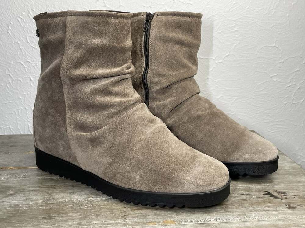 New Enval Soft Fango US 8 Slouched Suede Inner Wedge Ankle Bootie Made in Italy